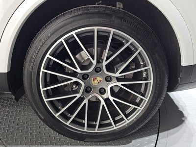 صورة 8 لـ 2023 Porsche CAYENNE