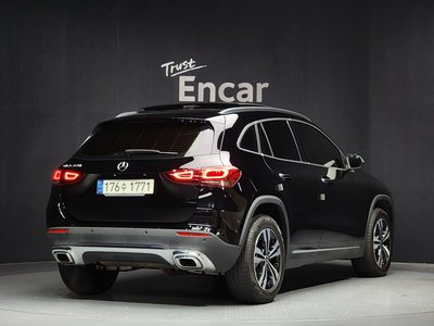 MERCEDES-BENZ GLA - 4