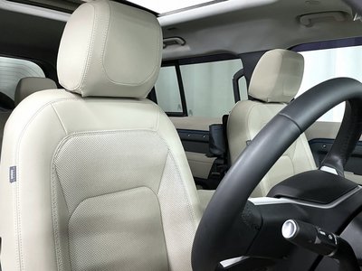 LAND ROVER DEFENDER - 8