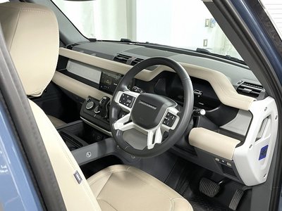 LAND ROVER DEFENDER - 7