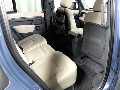 LAND ROVER DEFENDER - 9