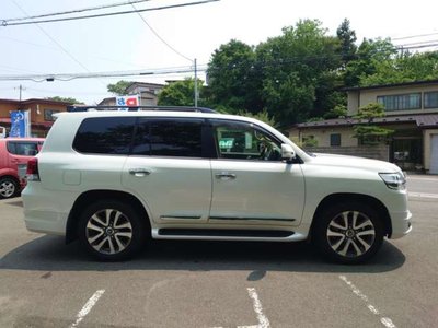 TOYOTA LAND CRUISER 200 - 9