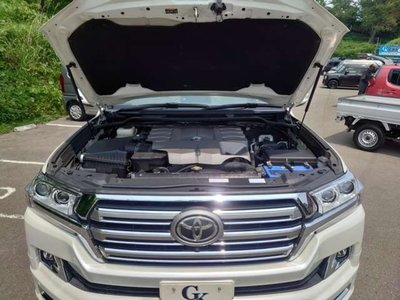 TOYOTA LAND CRUISER 200 - 7