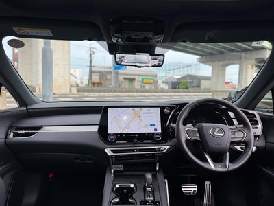 صورة 9 لـ 2024 Lexus RX