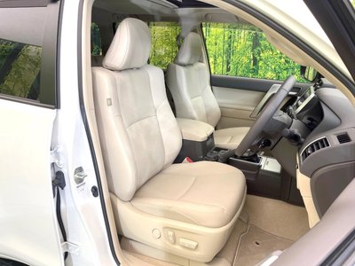 TOYOTA LAND CRUISER PRADO - 8