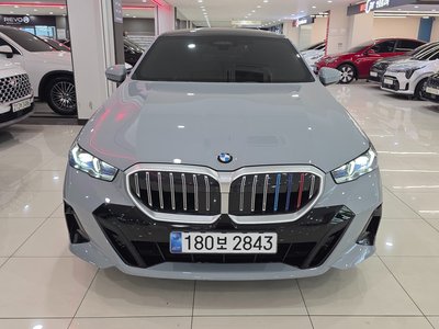 صورة 2 لـ 2025 BMW 5 SERIES