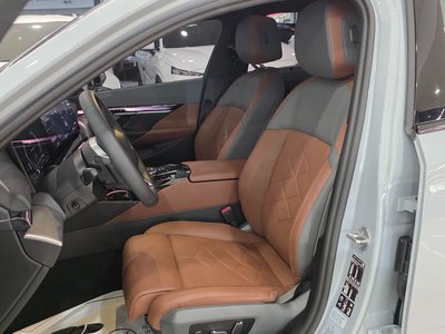 صورة 9 لـ 2025 BMW 5 SERIES