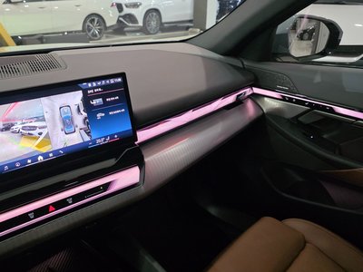 2025 BMW 5 SERIES — миниатюра 13