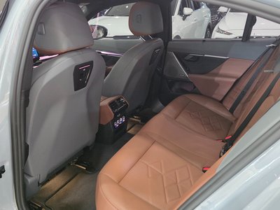 صورة 10 لـ 2025 BMW 5 SERIES