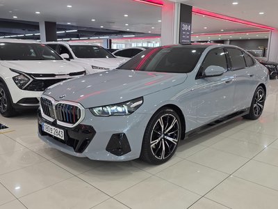صورة 1 لـ 2025 BMW 5 SERIES