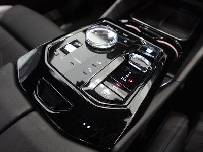 صورة مصغرة 39 لـ 2023 BMW 5 SERIES