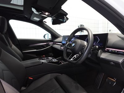 صورة مصغرة 18 لـ 2023 BMW 5 SERIES