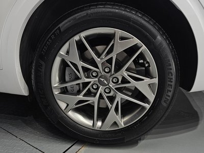 صورة 8 لـ 2023 Genesis GV70