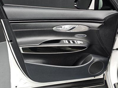 2023 Genesis GV70 — миниатюра 14
