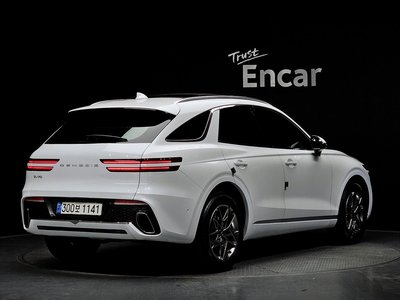 صورة 3 لـ 2023 Genesis GV70