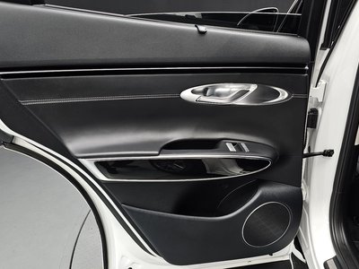 2023 Genesis GV70 — миниатюра 15