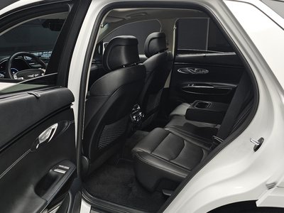 2023 Genesis GV70 — миниатюра 18