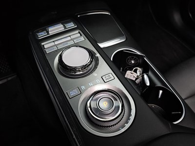 2023 Genesis GV70 — миниатюра 12
