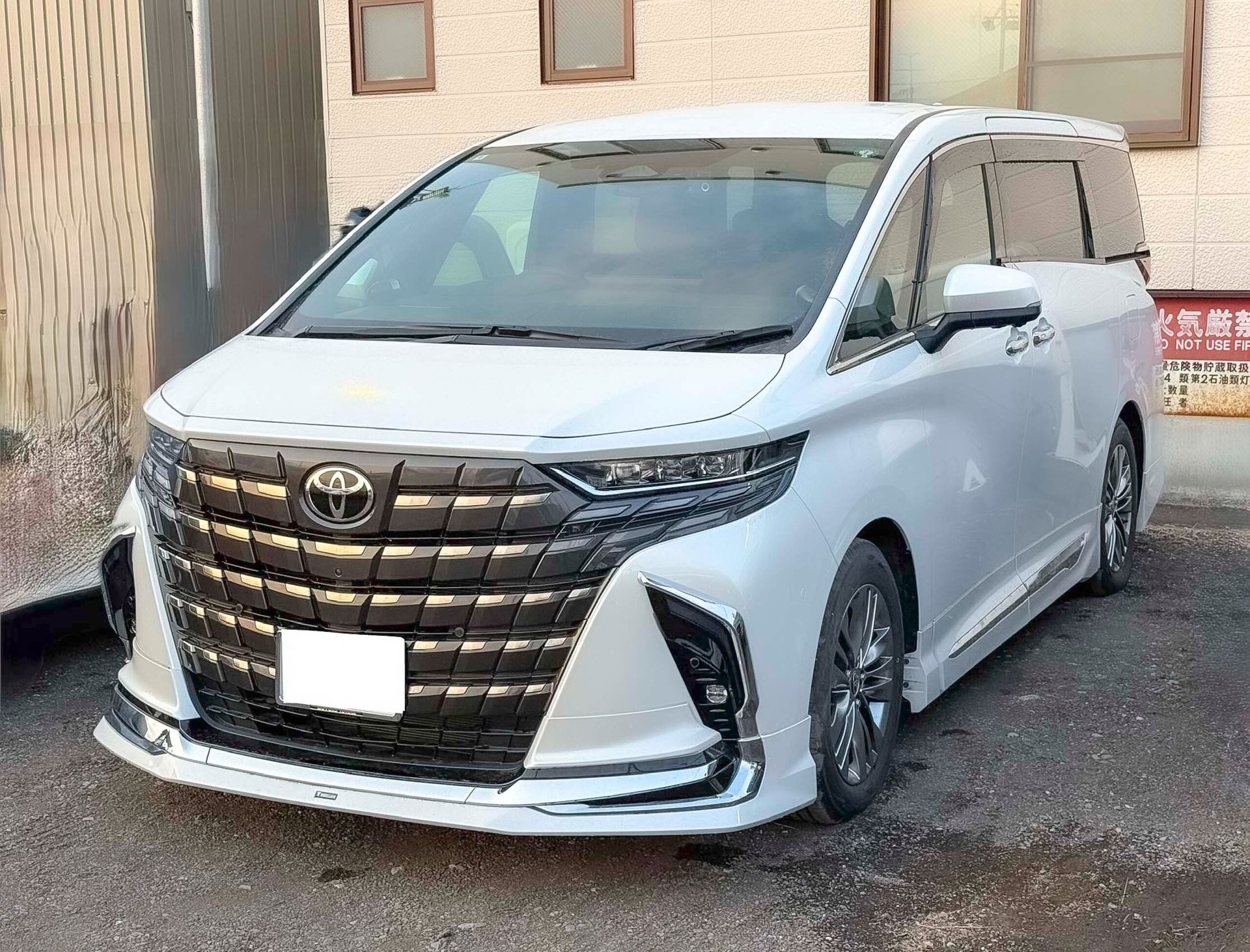 TOYOTA ALPHARD - View 1