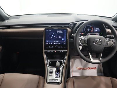 صورة 9 لـ 2025 Lexus LBX