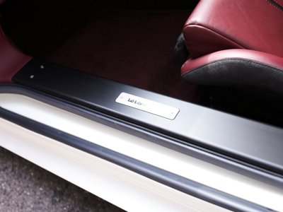 ASTON MARTIN V12 VANTAGE - 10