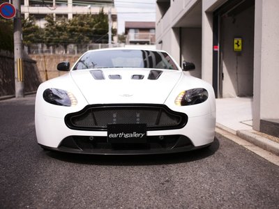 ASTON MARTIN V12 VANTAGE - 1