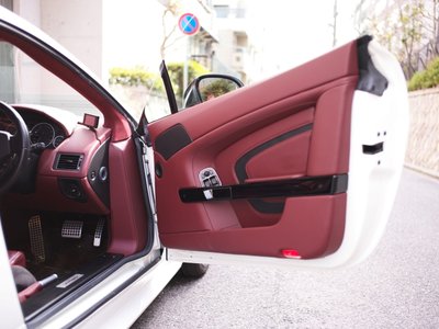 ASTON MARTIN V12 VANTAGE - 9