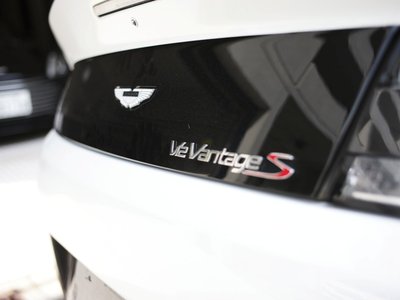 ASTON MARTIN V12 VANTAGE - 5