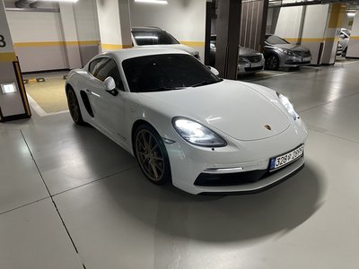 PORSCHE 718 CAYMAN