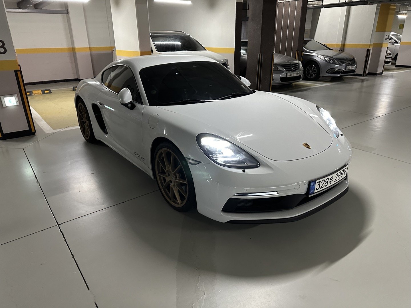 PORSCHE 718 CAYMAN - View 1