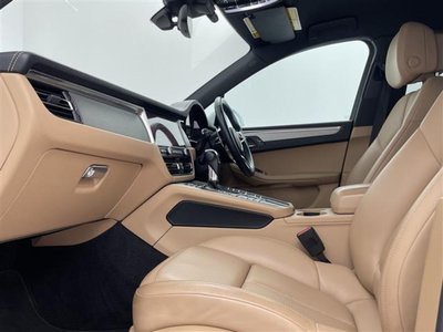 2019 Porsche MACAN thumbnail 32