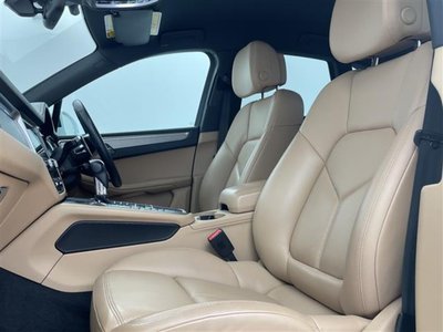 2019 Porsche MACAN thumbnail 34
