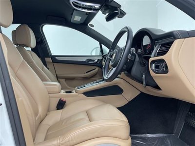 2019 Porsche MACAN thumbnail 27