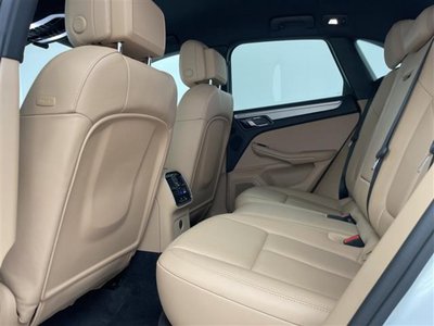 2019 Porsche MACAN thumbnail 35