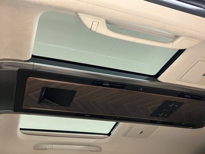 2024 Lexus LM — миниатюра 21
