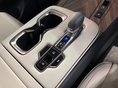 2024 Lexus LM — миниатюра 29