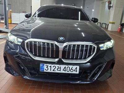BMW 5 SERIES - 1