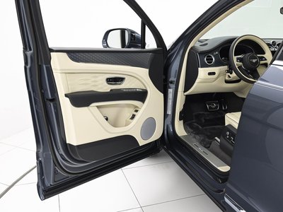 BENTLEY BENTAYGA - 8