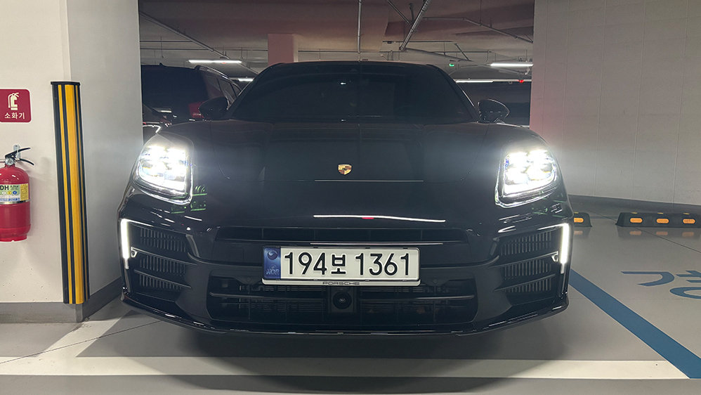 PORSCHE PANAMERA - View 1