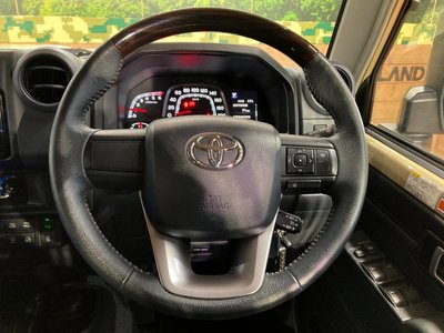 TOYOTA LAND CRUISER 70 - 8