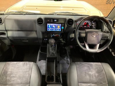 TOYOTA LAND CRUISER 70 - 2