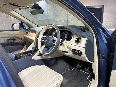 BENTLEY BENTAYGA - 8