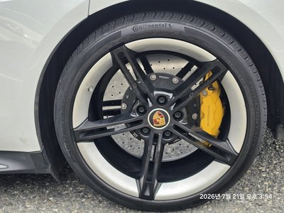 2021 Porsche TAYCAN photo 4