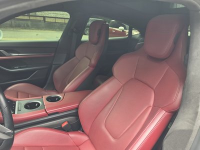 2021 Porsche TAYCAN photo 9
