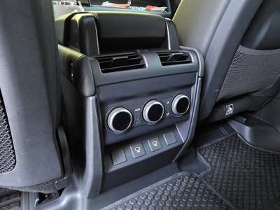 LAND ROVER DEFENDER - 10