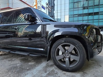 LAND ROVER DEFENDER - 7