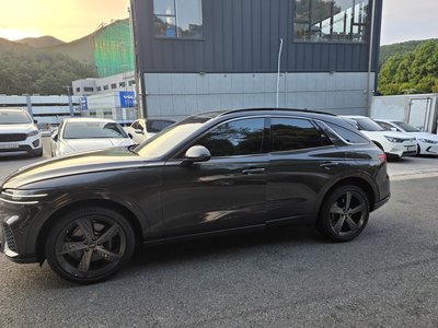 صورة 1 لـ 2023 Genesis GV70