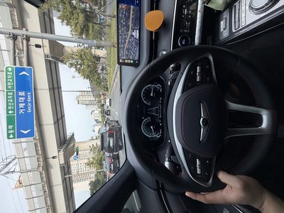 صورة 8 لـ 2023 Genesis GV70