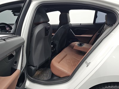 2024 BMW 5 SERIES — миниатюра 18