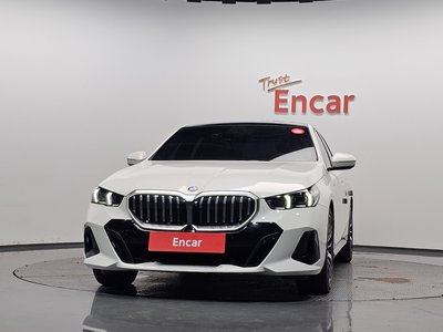 2024 BMW 5 SERIES — фото 2